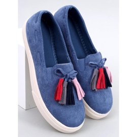 Deportivas primaverales con borlas de Salma Jeans azul 1 Deportivas primaverales con borlas de Salma Jeans azul 1