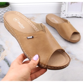 Cómodas zapatillas de estar por casa de mujer en piel con elástico marrón claro Helios 105 beige 2