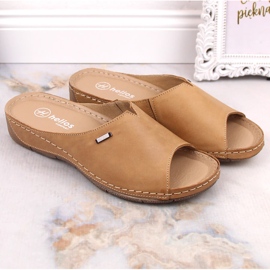 Cómodas zapatillas de estar por casa de mujer en piel con elástico marrón claro Helios 105 beige 3