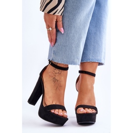 Cómodas Sandalias De Ante Con Tacón Negro Essence 1