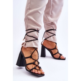 Sandalias Tacón Atadas De Piel Negro Amare 2