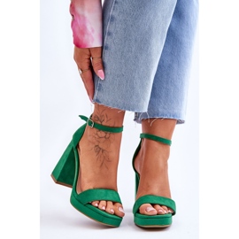 Sandalias de tacón cuadrado Merila verde ante de moda 1