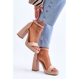 Sandalias de ante de moda con tacón cuadrado en color beige merila 4