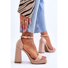 Sandalias de ante de moda con tacón cuadrado en color beige merila 3