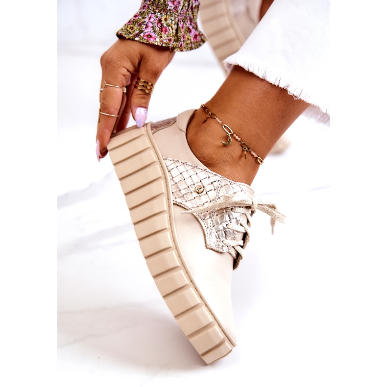 Lemar Zapatos de cuero beige y dorado sobre plataforma. 4