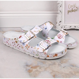Chanclas mujer cómodas de piel con flores Helios 288 blanco 1