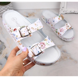 Chanclas mujer cómodas de piel con flores Helios 288 blanco 3