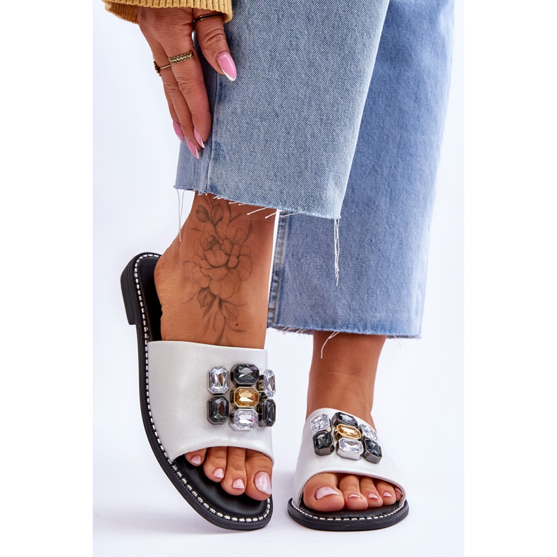 Pantuflas Mujer Con Piedras S.Barski KV-2775-31 Blanco-Plata 1 Pantuflas Mujer Con Piedras S.Barski KV-2775-31 Blanco-Plata 1