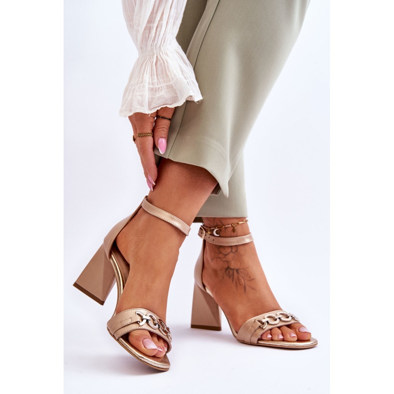 Sandalias Laura Messi 2595 Piel Tacón Triangular Beige 2