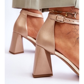Sandalias Laura Messi 2595 Piel Tacón Triangular Beige 4