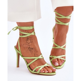 Sandalias Atadas De Mujer En Un Tacón Verde Meya 1