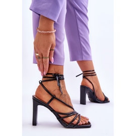 Sandalias de tacón negras Tessoro de moda negro 4