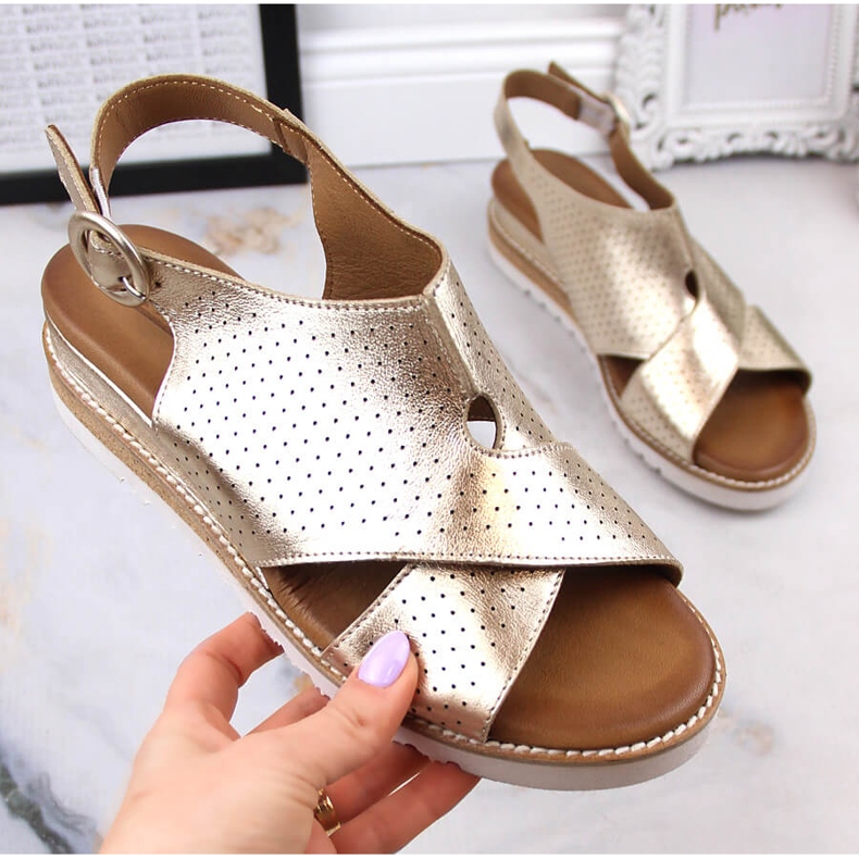 Sandalias mujer piel cuña dorado metalizado Artiker 52C0831 1
