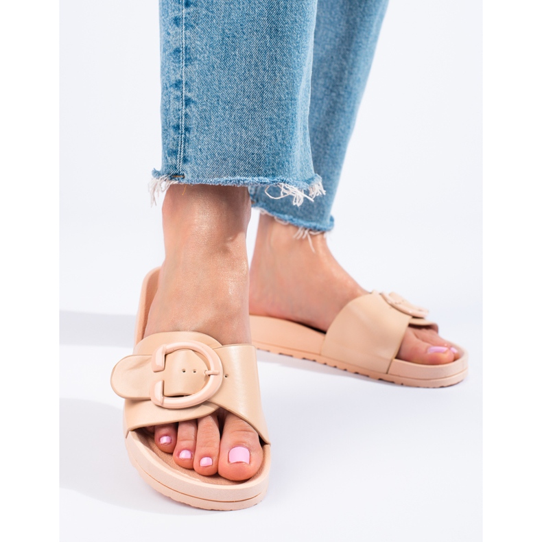 Chanclas beige con hebilla Shelovet 1