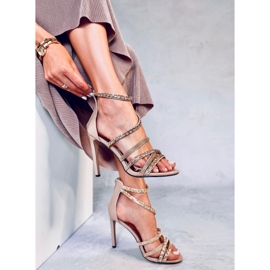 Sandalias Chester con tacón de cadena color nude beige 4
