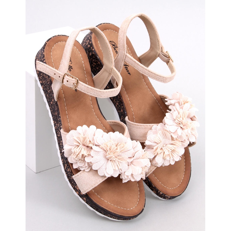 Sandalias de cuña con diseño floral en beige de Hahn 1 Sandalias de cuña con diseño floral en beige de Hahn 1