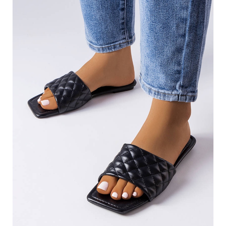 Chanclas elegantes negras con acolchado de Labrie negro 1
