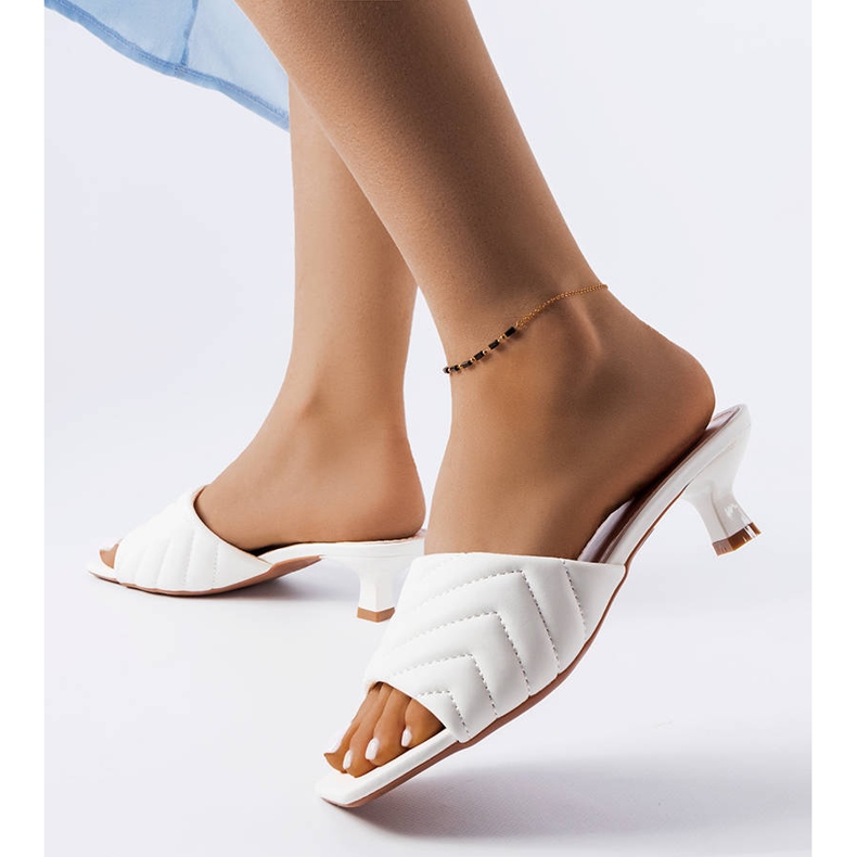 Chanclas blancas de tacón bajo blanco 1