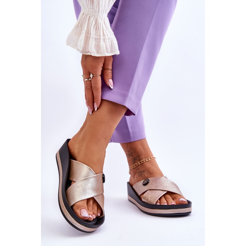 Vinceza Pantuflas de mujer con plataforma y adornos Brooklyn en dorado 2