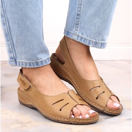 Cómodas sandalias mujer de piel con velcro marrón Helios 117 4