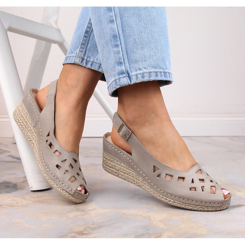 Cómodas sandalias cuña mujer piel gris Helios 110-33 1