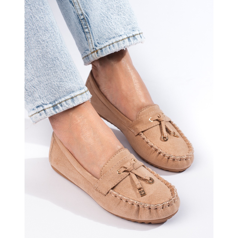 Mocasines de mujer en ante beige de Shelovet 1