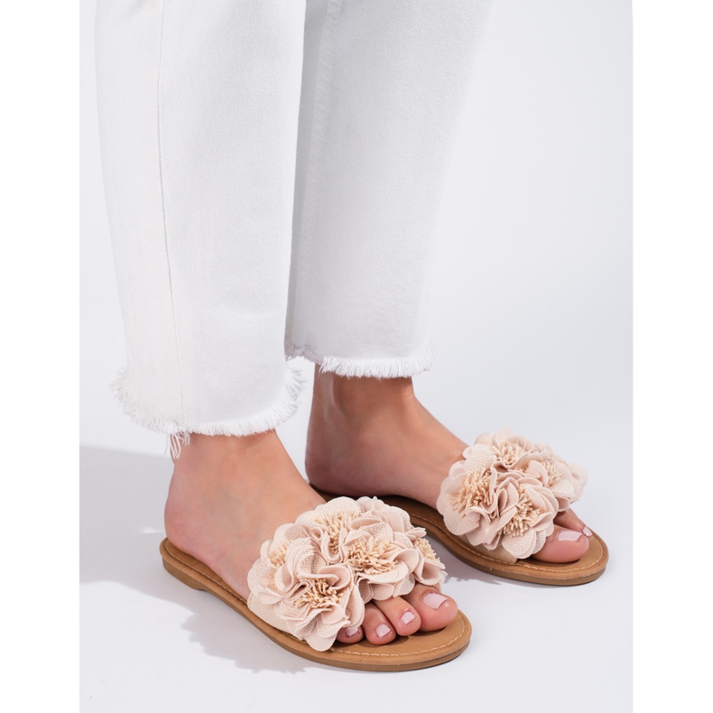 Babucha mujer beige con flores Shelovet 2