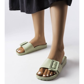 Chanclas de goma verdes con hebilla de Nelm 1