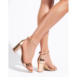 Sandalias tacón dorado Shelovet 3