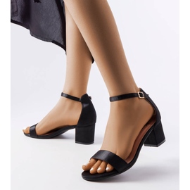 Sandalias negras con tacón bajo de Bingamon negro 1
