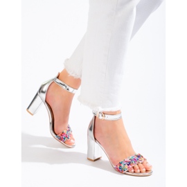 Sandalias plateadas Shelovet con cuentas plata 4