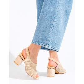 Sandalias de tacón alto en ante beige de Vinceza 3