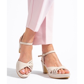 Sandalias de ante para mujer en un poste estable Shelovet beige 2