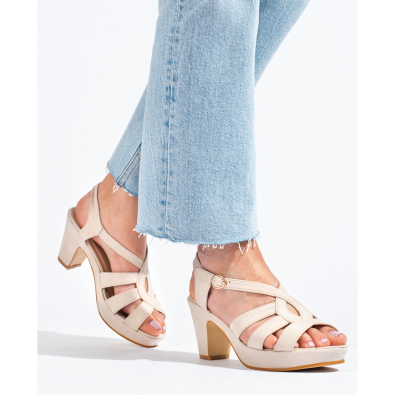 Sandalias de mujer con tacón en ante beige de Shelovet 1