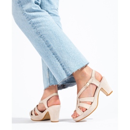 Sandalias de mujer con tacón en ante beige de Shelovet 2