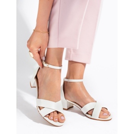 Elegantes sandalias blancas de tacón bajo de Shelovet blanco 2