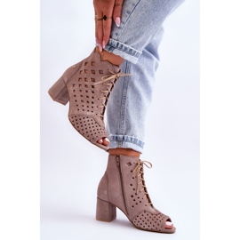 Botas De Gamuza Con Patrón Calado Maciejka 05966-10 Beige Oscuro 3