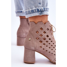 Botas De Gamuza Con Patrón Calado Maciejka 05966-10 Beige Oscuro 4