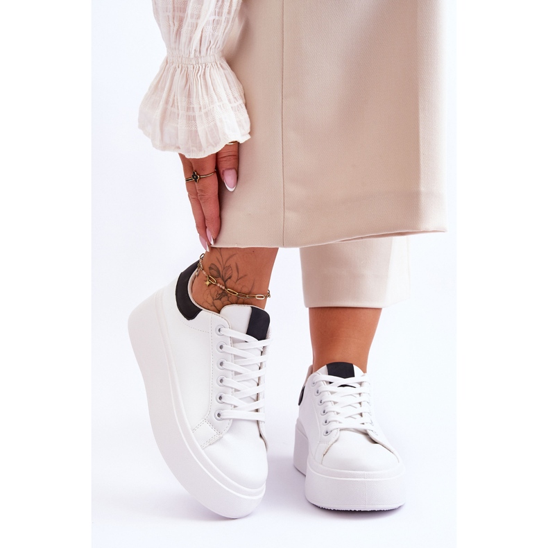 Zapatos Deportivos En Una Plataforma Masiva Blanco Y Negro Boneti 1