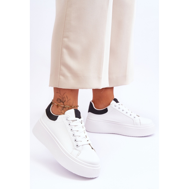 Zapatos Deportivos En Una Plataforma Masiva Blanco Y Negro Boneti 2