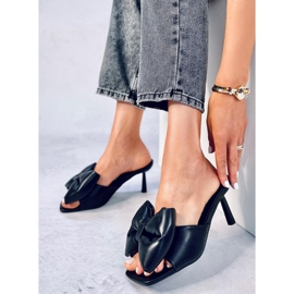 Sandalias de tacón de aguja con lazo negro Ellie 4