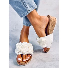 BM Sandalias cuña con flores de Peluso Blanco 2