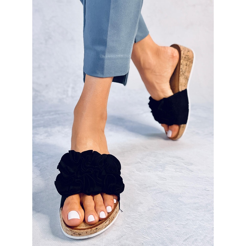 BM Sandalias cuña con flores de Peluso Negro 2