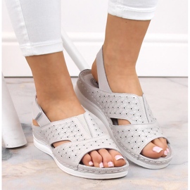 Sandalias mujer cómodas de piel con elástico y velcro beige eVento 5850 4