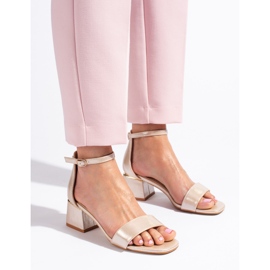 Sandalias clásicas doradas de tacón bajo de Vinceza dorado 3