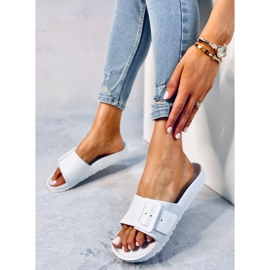 BM Chanclas de goma con hebilla Romero White blanco 2