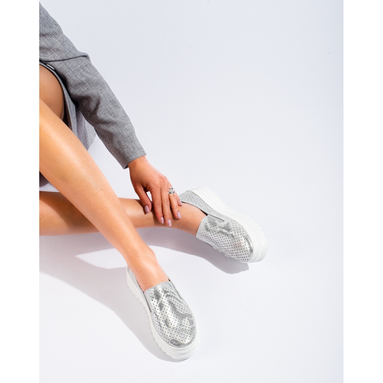 Zapato slip on mujer piel plata Shelovet 1