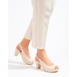 Sandalias de ante con tacón cómodo Shelovet beige 3