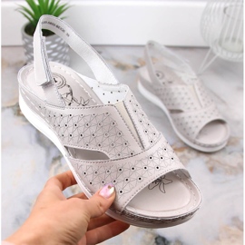 Sandalias mujer cómodas de piel con elástico y velcro beige eVento 5850 5