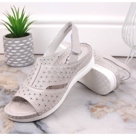 Sandalias mujer cómodas de piel con elástico y velcro beige eVento 5850 7